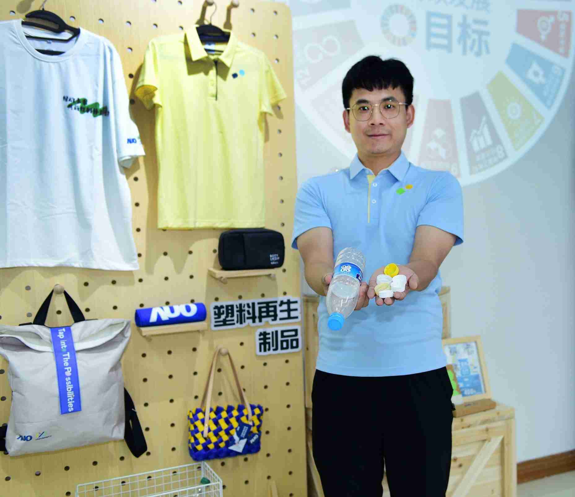 「2024智慧OBPay展」永续发展馆中，，，展示OBPay厦门驱动永续发展之成果，，，包含将厂内废弃物再制为实用物品，，，，将永续发展理念深植于员工生活日常实践